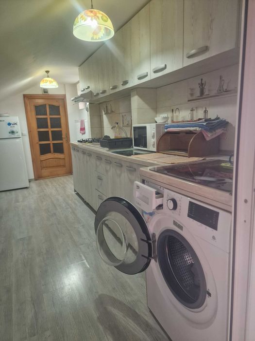 Închiriez garsoniera!