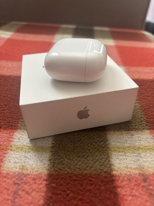 Продам наушники AirPods