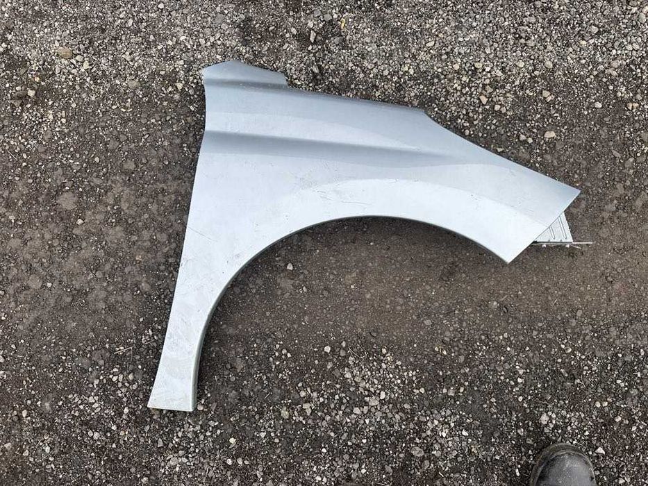 Aripa stanga fata Peugeot 207