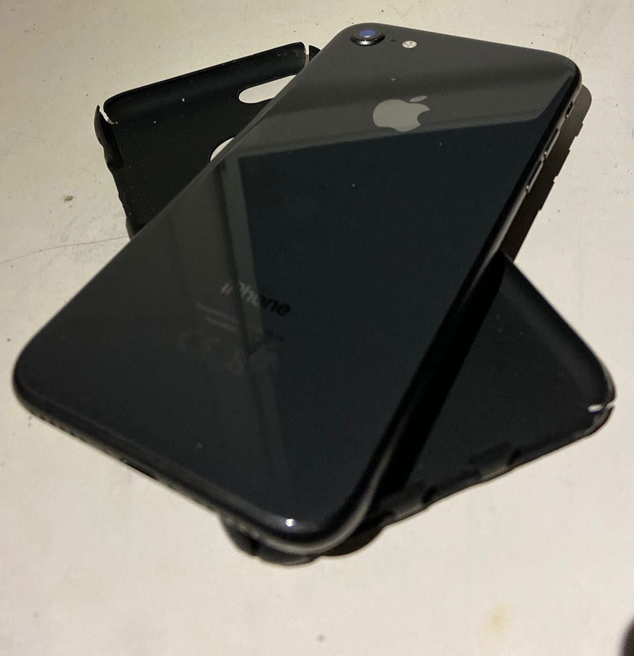 iPhone 8 /64 GB /100%