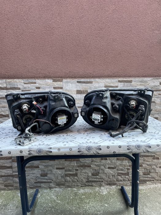 Фарове за крайслер оборудвани в добро сътояние цената е за 1- брой