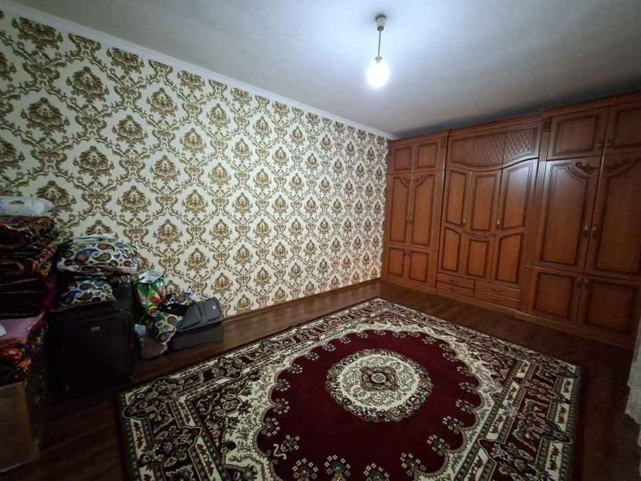 Hovli sotiladi 8 sotok