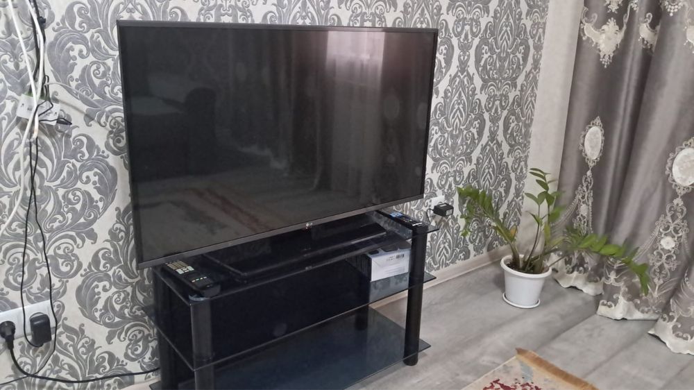 Телевизор смарт с тумбой