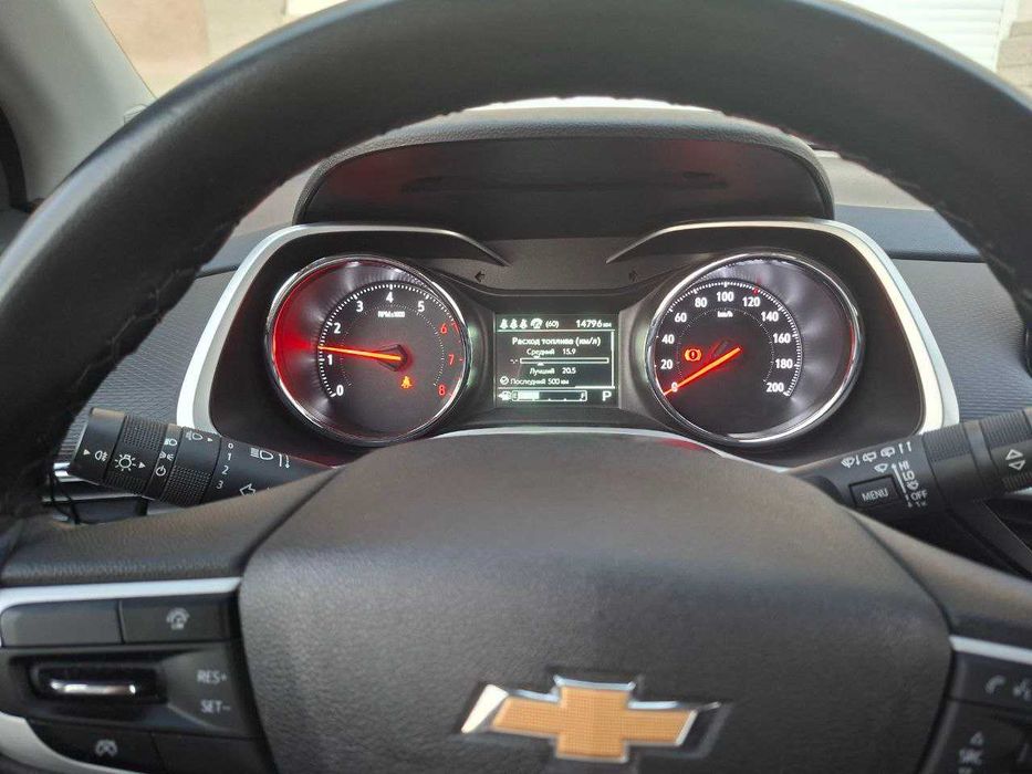 Tracker 2 LS / Пробег 15 000 / Родная краска / Состояние новой