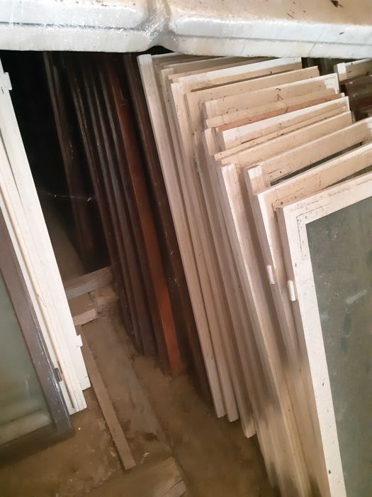 Geamuri lemn masiv, 65 buc, foarte buna stare, inchidere dubla!!