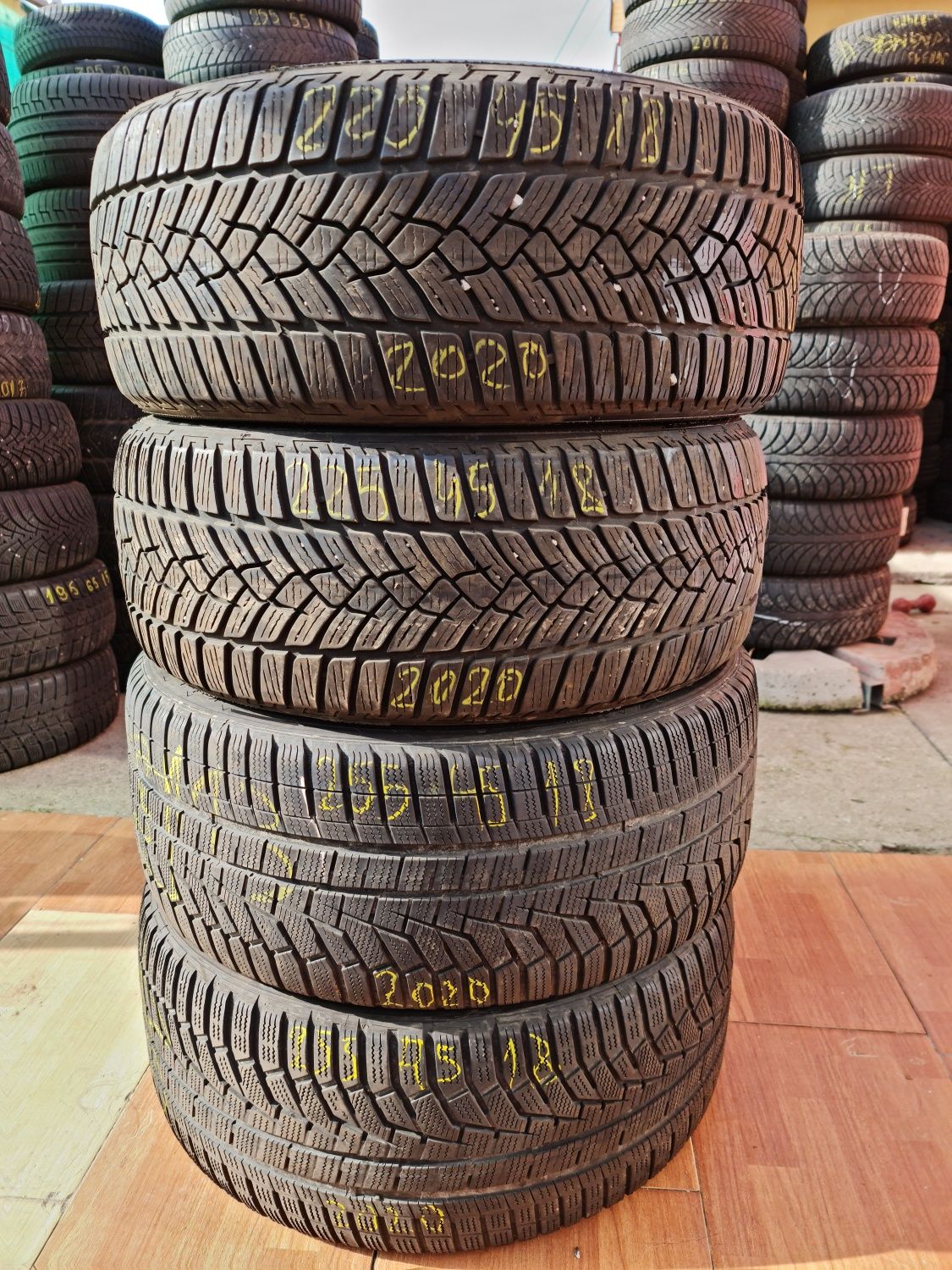 245/35/40/45/50/18”235/40/45/50/55/60/18"225/40/50/55/18"215/50/55/18