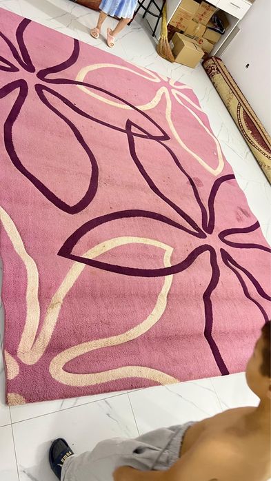 Ковер в хорошем состояний овльный плотный