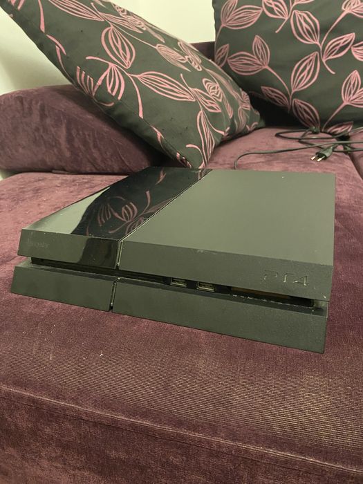 Playstation 4 500GB + controller
