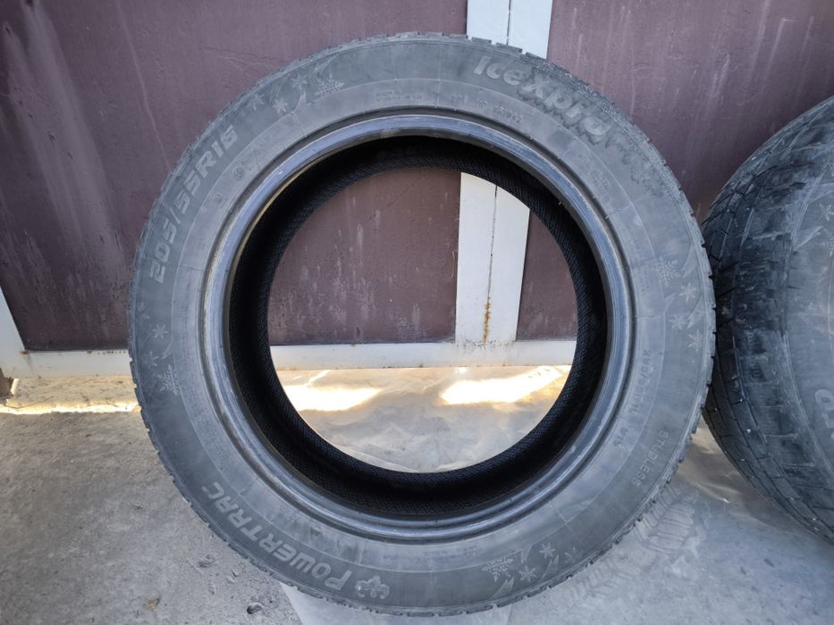 Б/У в хорошем состоянии, мягкие, год свежий.