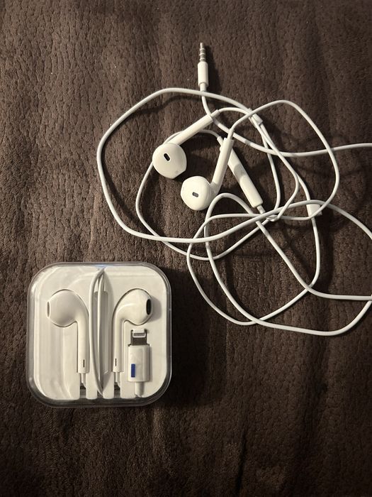 Слушалки за айфон с lightning кабел, нови + слушалки 3,5мм