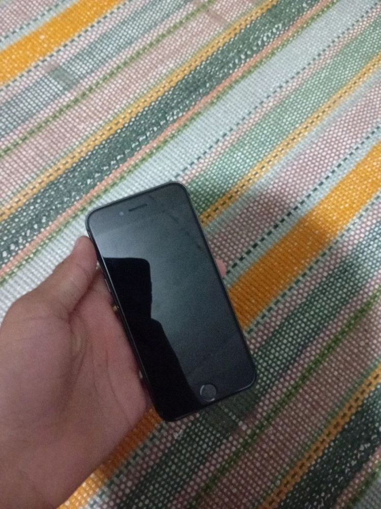 iphone 8  tiniq tel yomkist 100 usiliniy qoyulgan 64 talik