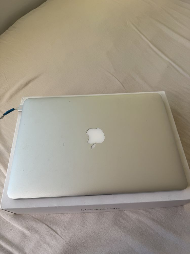 Macbook Pro 2015 13” 8GB Ram / 128GB SSD