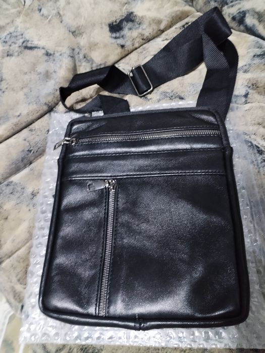 Borseta bărbați piele naturala,nouă.