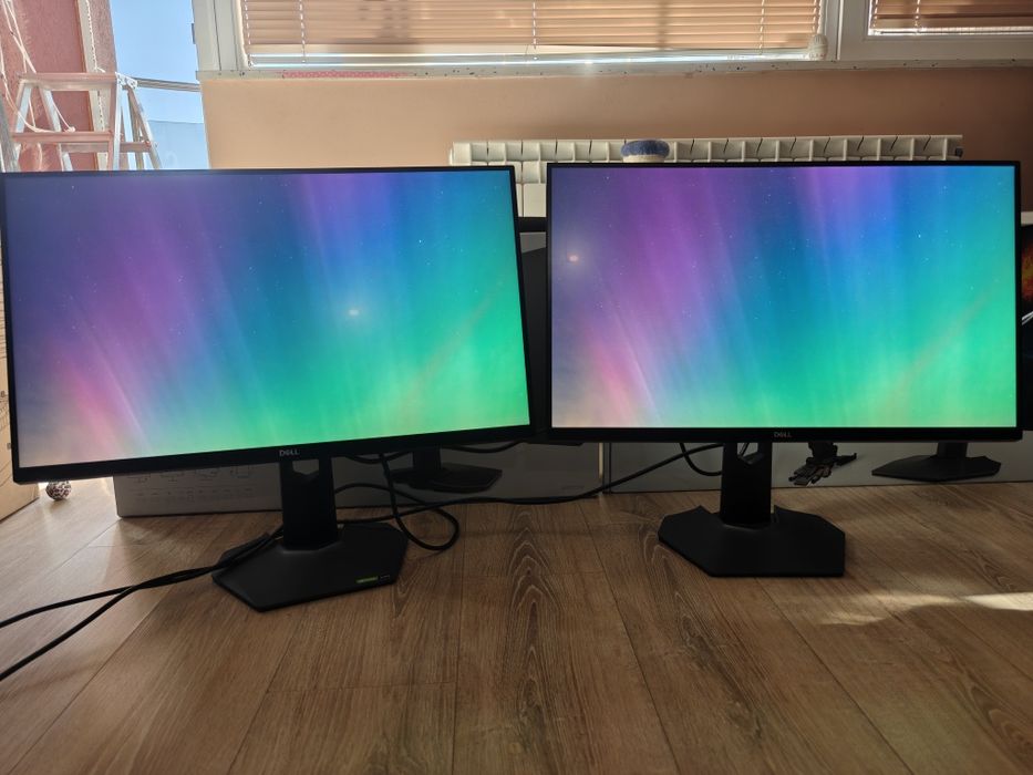 Два монитора Dell S2721 QHD 144Hz и стойка за бюро.