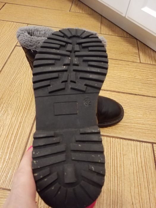 Cizme îmblănite interior mărime 32.