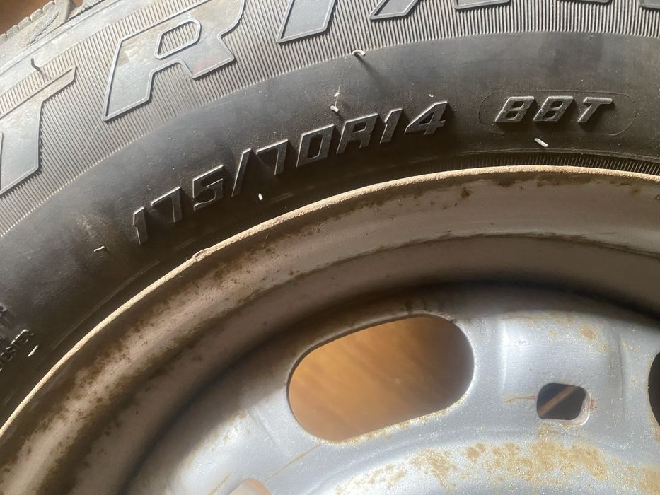 Резина зимняя 175/70/14