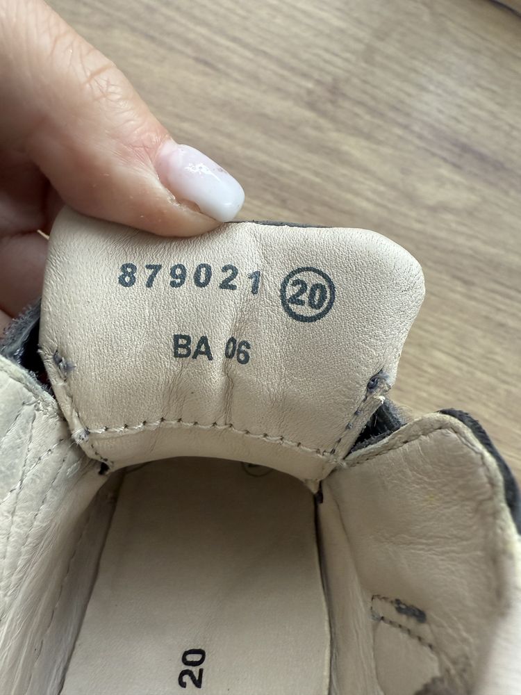 Incaltaminte Kickers
