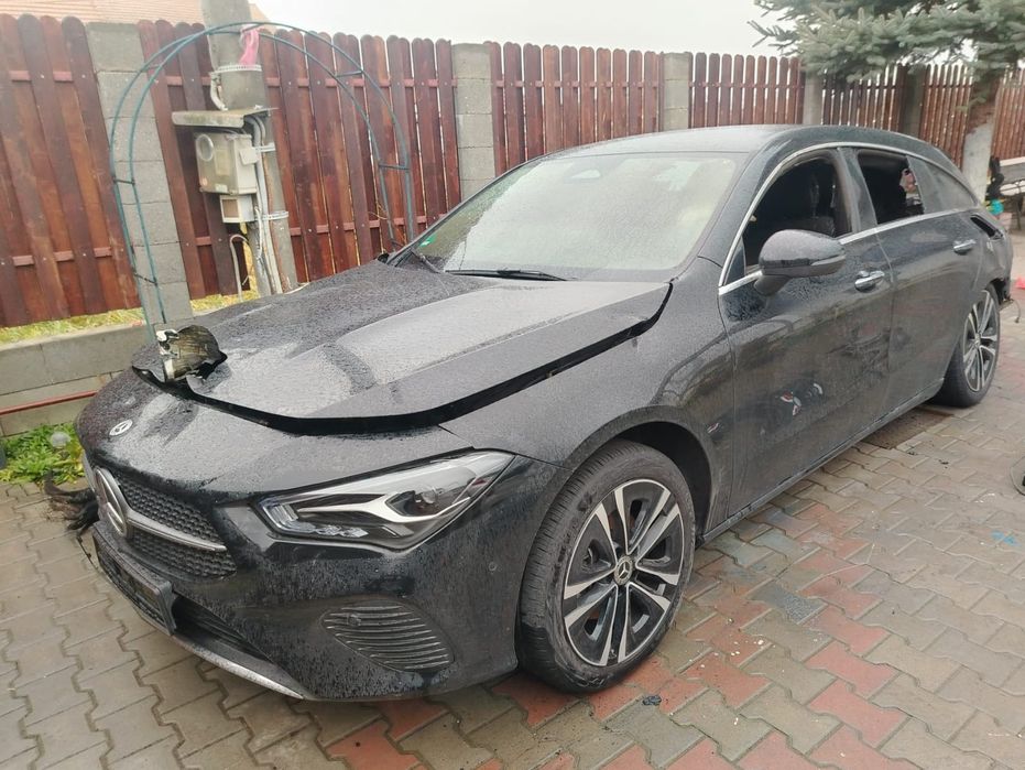 Vând Dezmembrez Mercedes cla 2024 facelift motor benzină automat far b