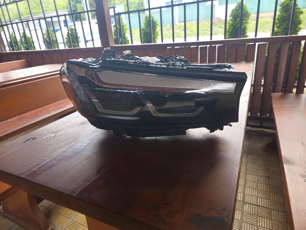 Продавам десен фар за BMW G30