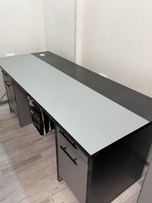 Ofis mebellari sotiladi! 4 ta Kampyuterni 1 ta katta stol 1ta tumbochk