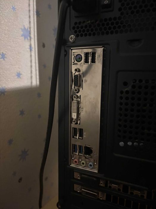 Настолен компютър + монитор