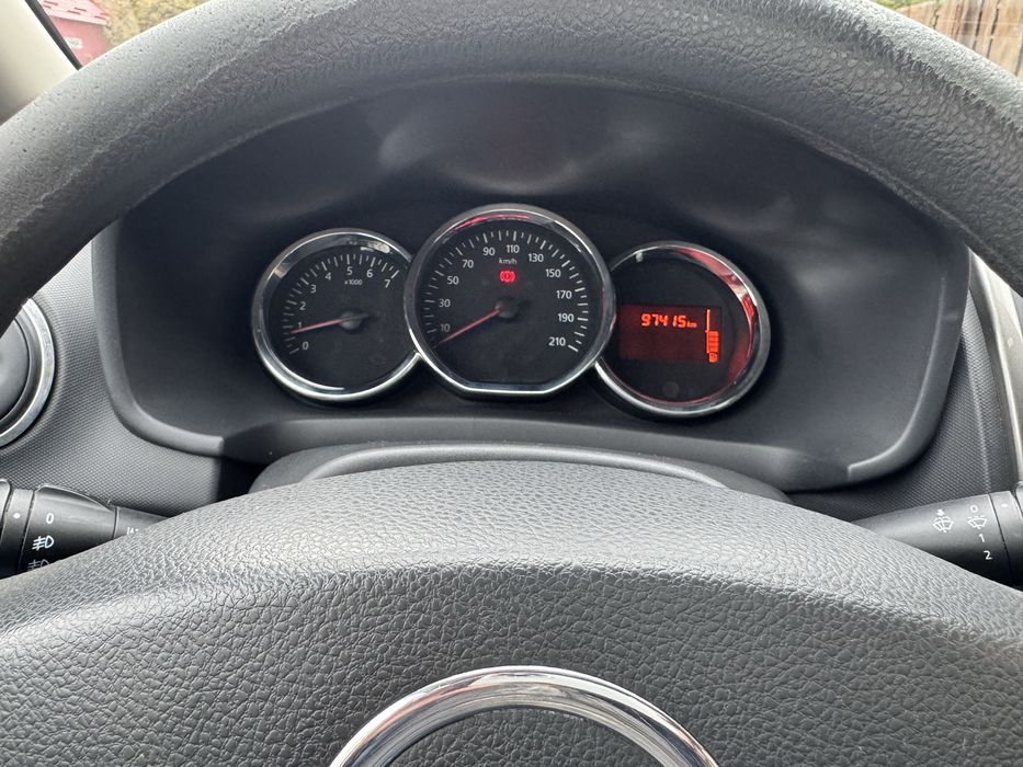 De vanzare Dacia sandero, 2015. Km97415 Benzina +  gaz. 5500 euro neg.