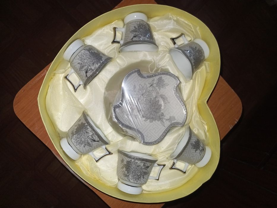 Набор кофейных чашек  с блюдцами