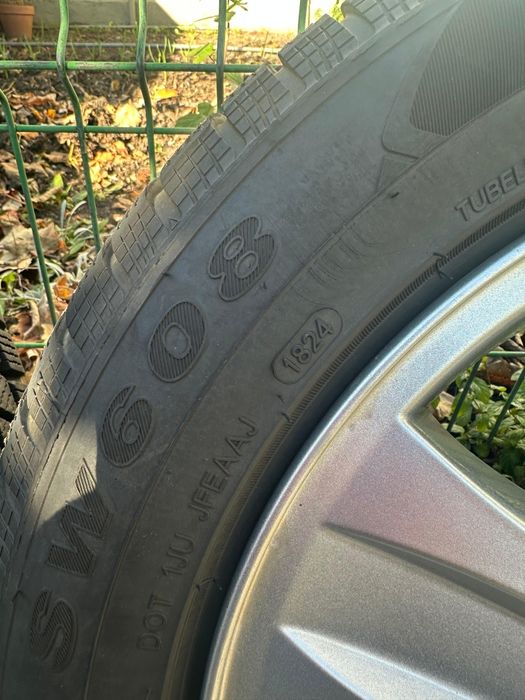 Jenti aliaj Ford cu cauciucuri de iarnă 205/55/16