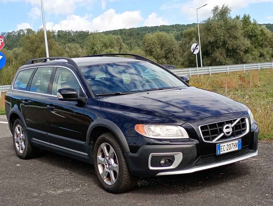Vând Volvo XC70 4WD 2.4diesel 205cp automat SUMUM