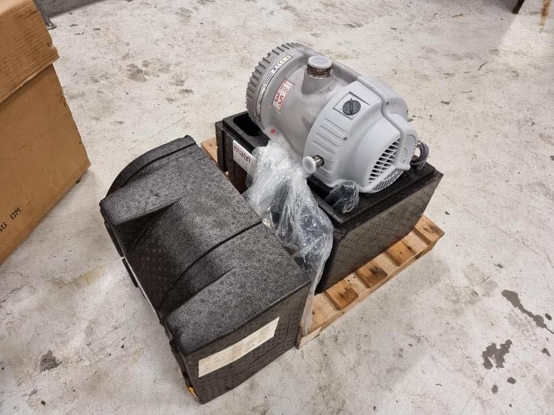 Pompa Vacum noua Edwards XDS 35i