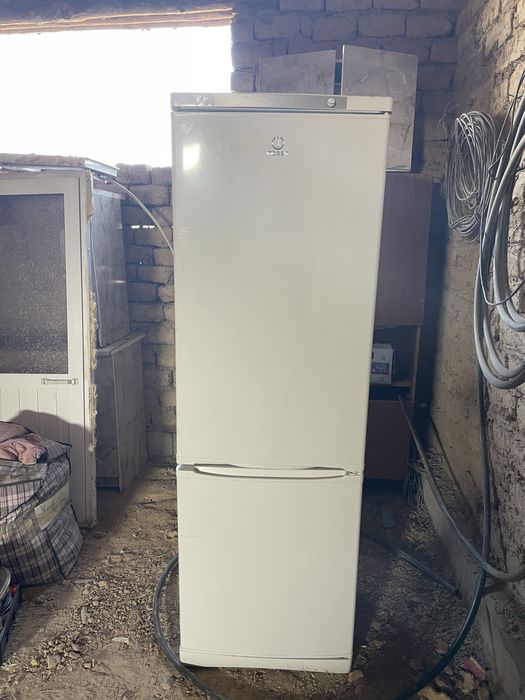 Холодильник Indesit