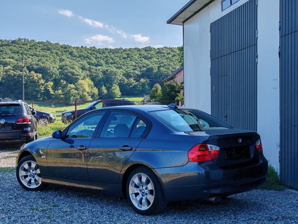 BMW E90 2.0d 2007 manual