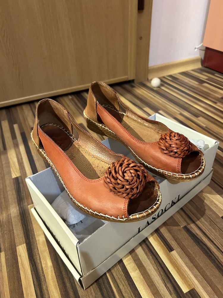 Продавам обувки 3 чифта