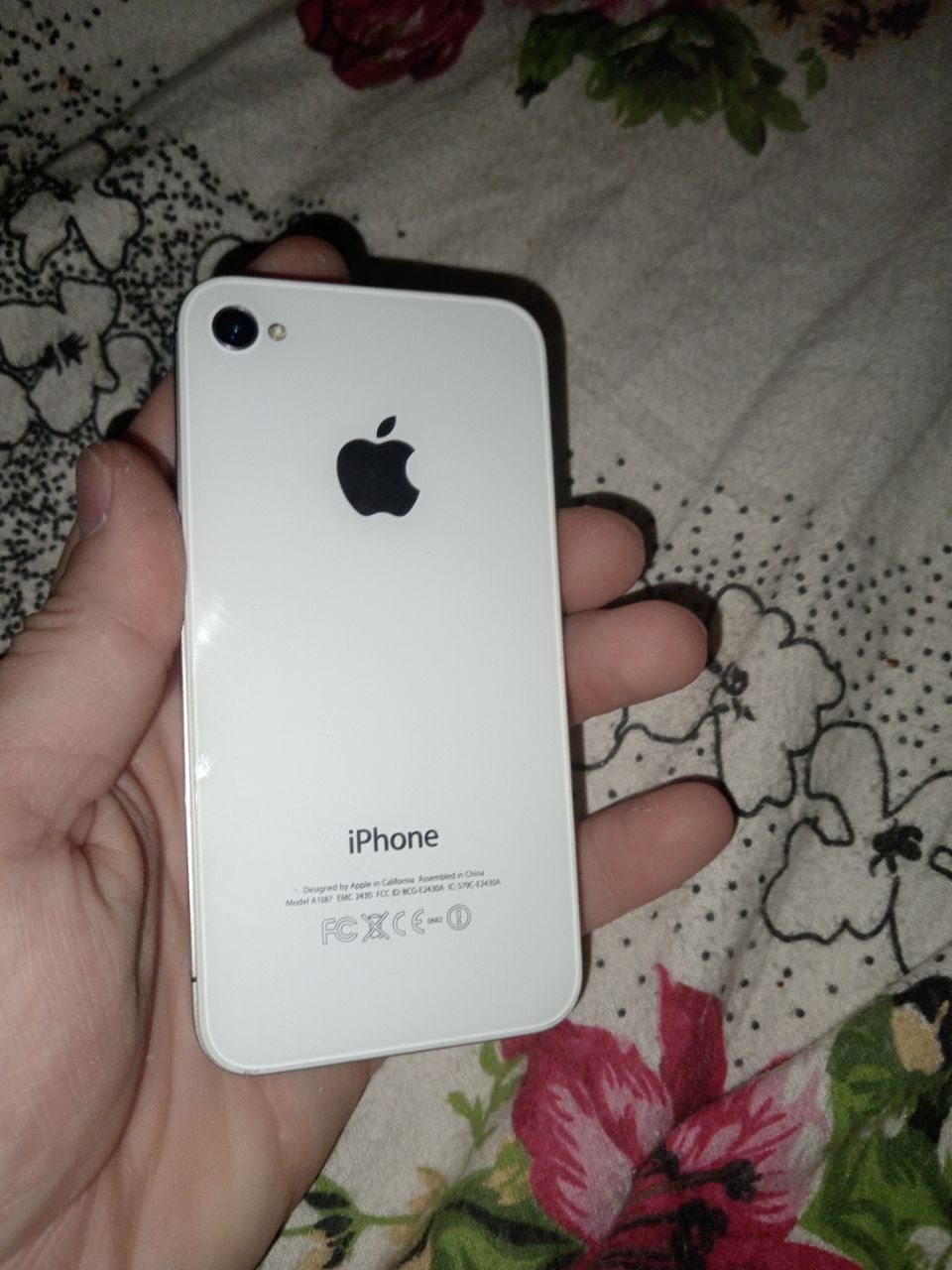 Iphone 4s srochna sotiladi