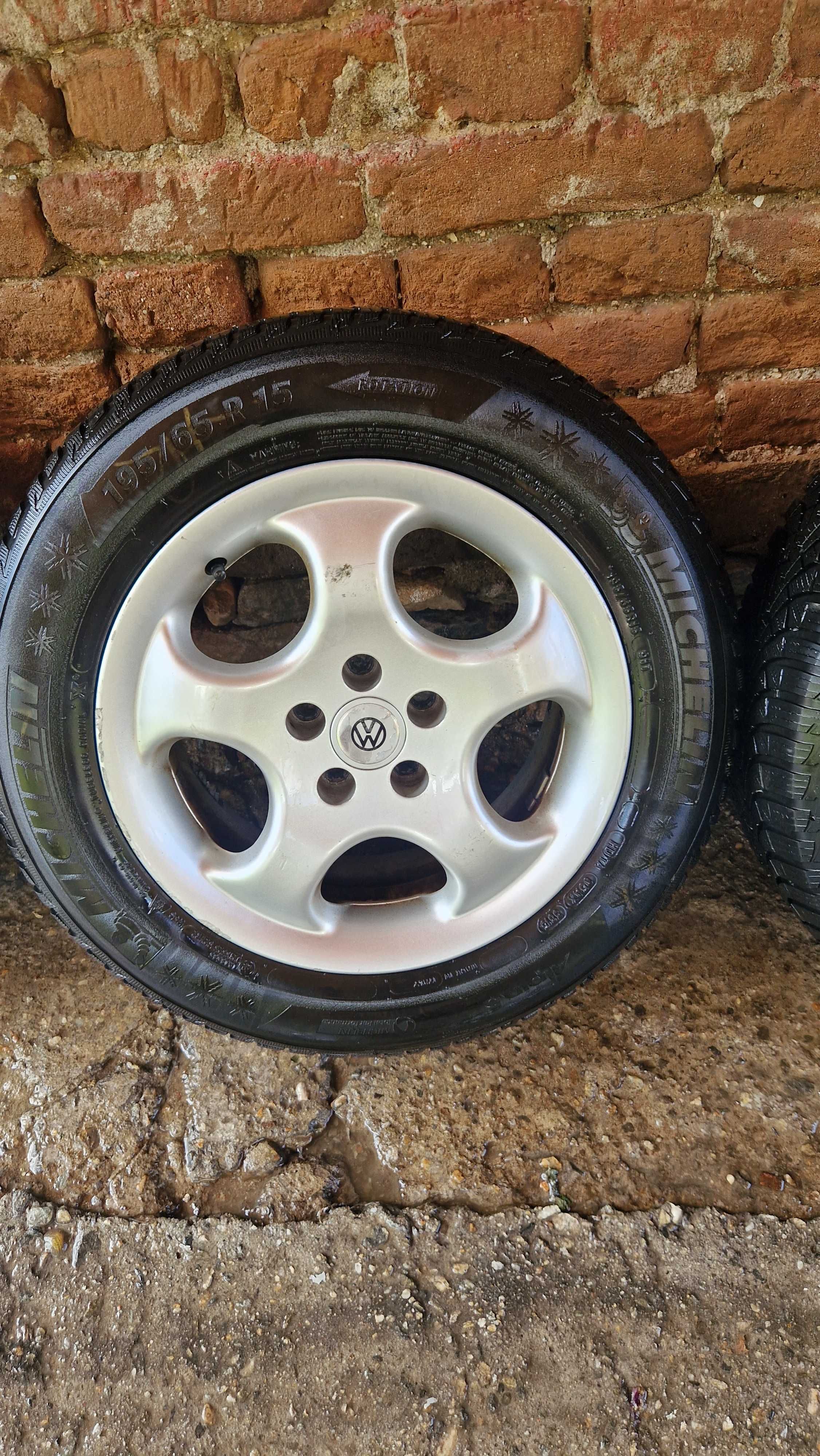 Джанти със зимни гуми за GOLF 4 195/65/15 7J×15 ET35 5×100