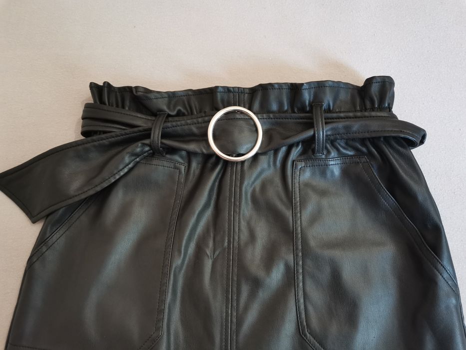 Нови кожени поли Zara, Waikiki М размер
