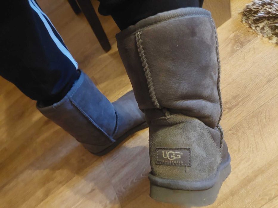 Cizme UGG  gri, in stare buna