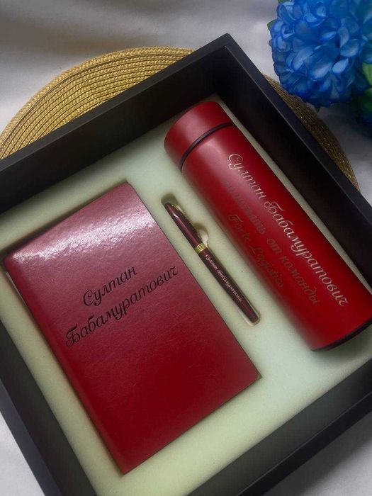 Именные подарки на Новый год • Корпоративные наборы • Мерч и брендинг