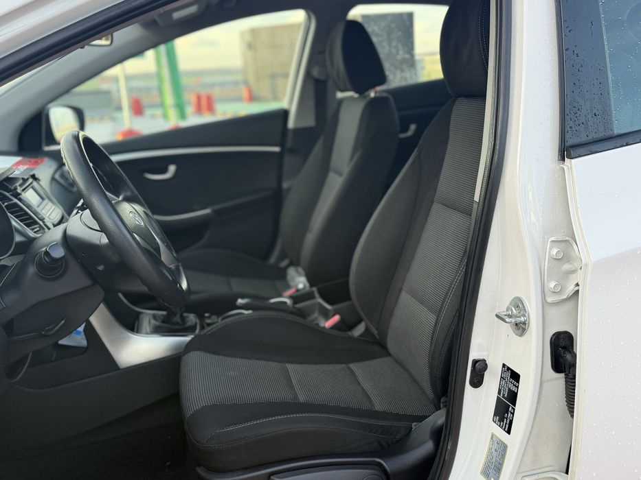 HYUNDAI i30 1.4i-Drive Cool 10/2012 / LED / GARANTIE / Rate