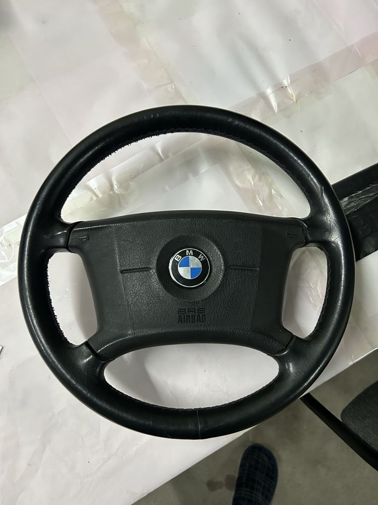 Руль BMW в идеальном состоянии