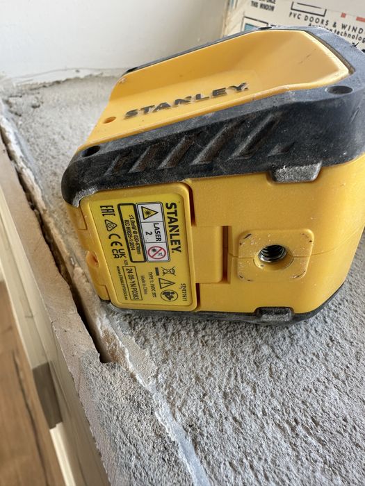 STANLEY - Nivela laser cu linii cruce, 10m [STHT77611-0]