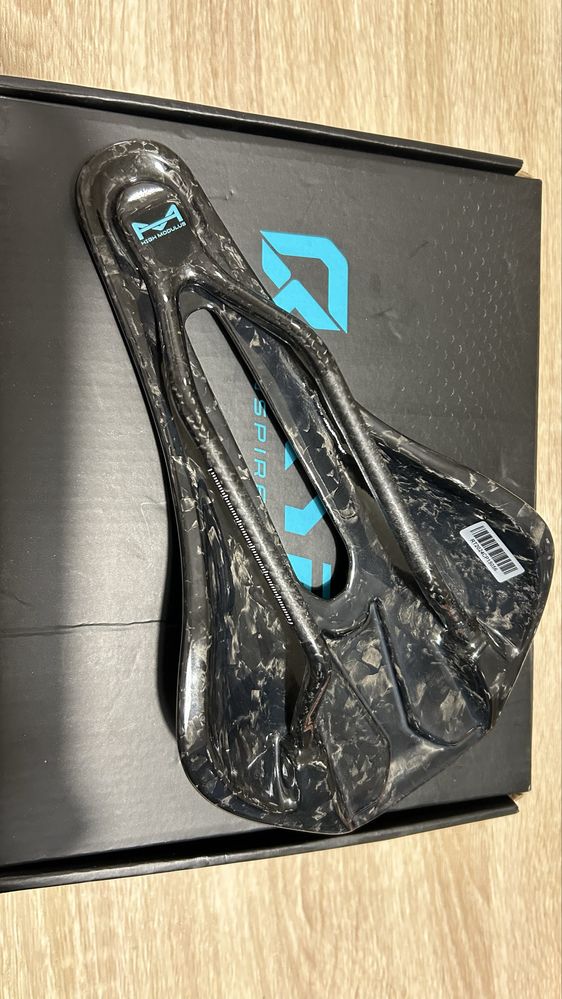Седалка за велосипед Ryet Carbon 143mm
