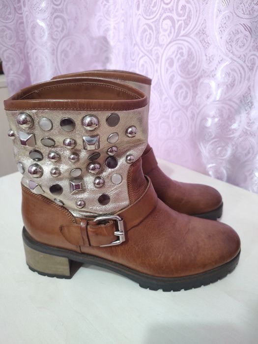 Vând cizme Cristhelen B piele naturală- mărimea 39