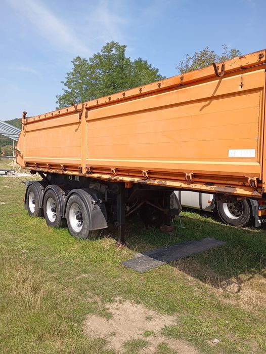 Semiremorca marca CARNEL