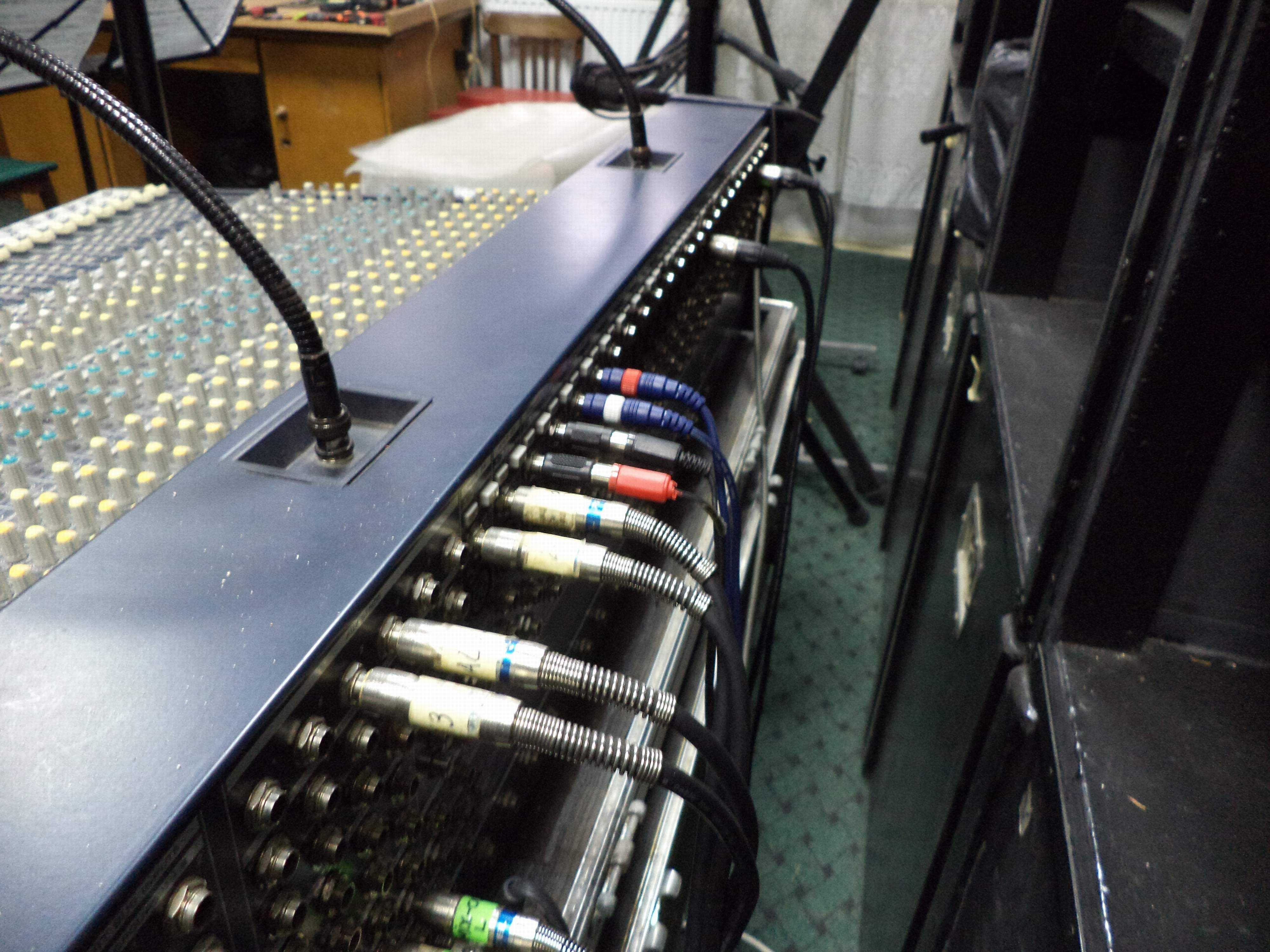 Mixer profesiona Eurodesk 9000, 48 24 inputs inline, cu CASE
700 EUR