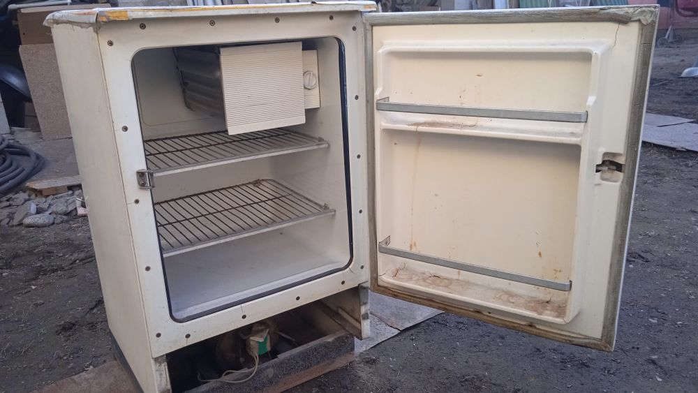 Холодильник Саратов Высота:91см,ширина:54см