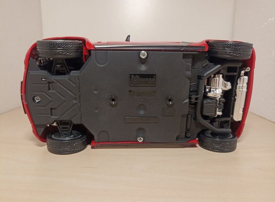 Smart 1:18
Scara 1:18
Bburago 

Pozele reflectă realitatea. Se vinde e