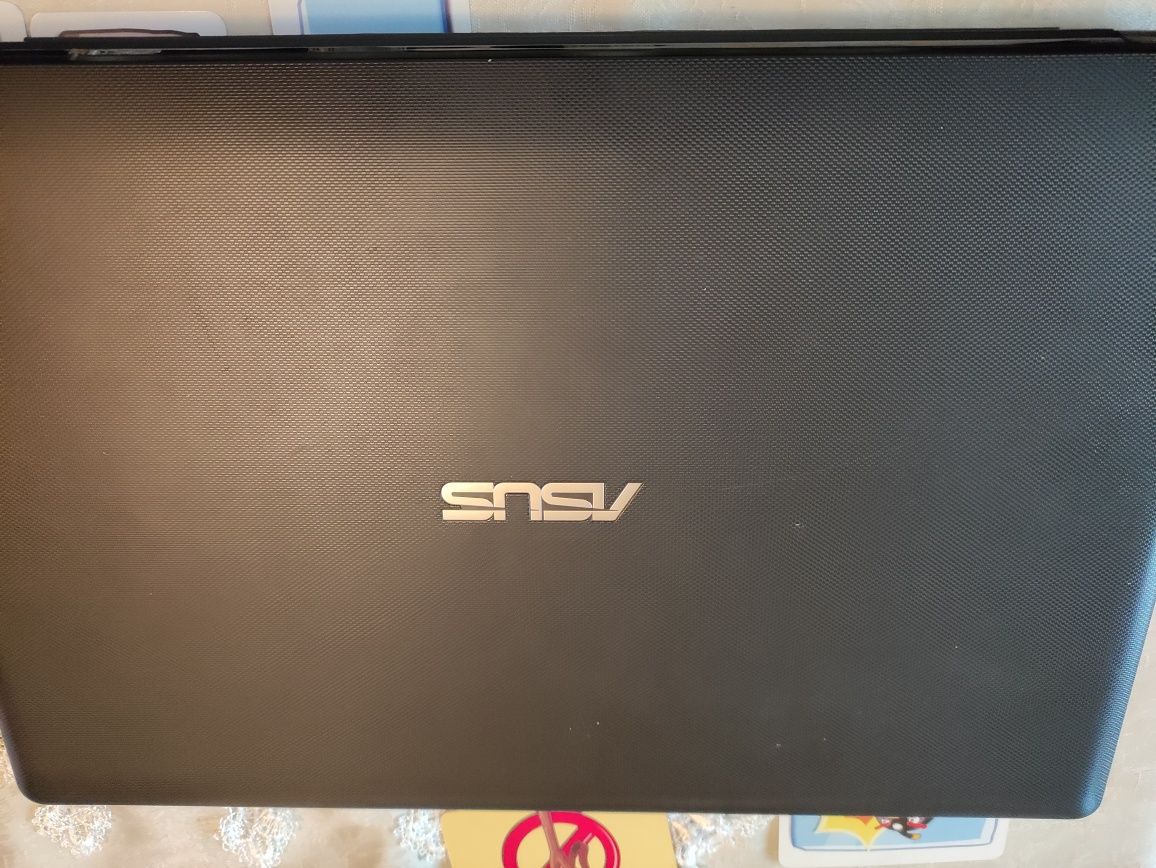 ACER x552l i3, 4 RAM, 256 SSD, много запазен