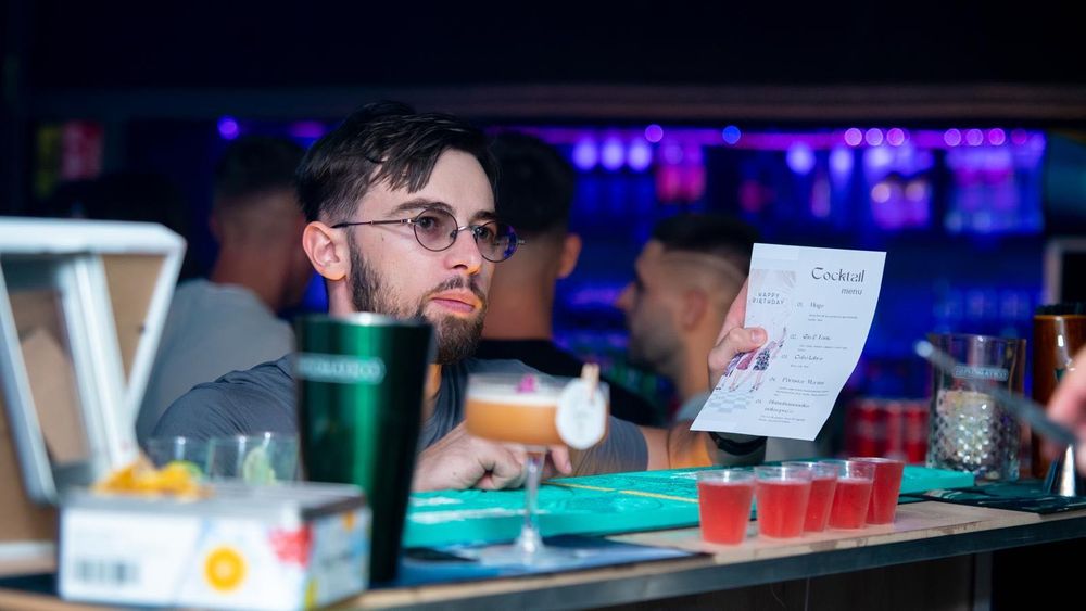 LuuEvents CocktailBar Mobil - Servicii Bar mobil / Tort de shot-uri