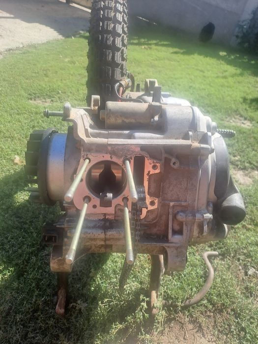 Vând Aprila Scarabeo motorizare Liberty 4t 49cc